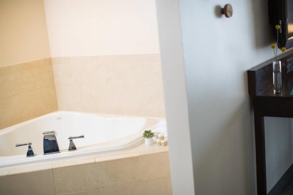 Renaissance by Marriott Raleigh North Hills Hotel image 19