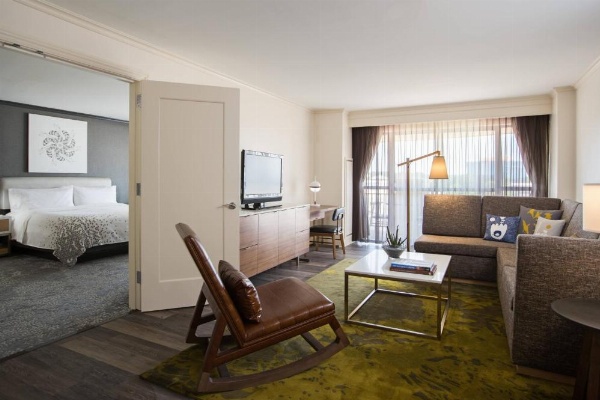 Renaissance by Marriott Raleigh North Hills Hotel image 23