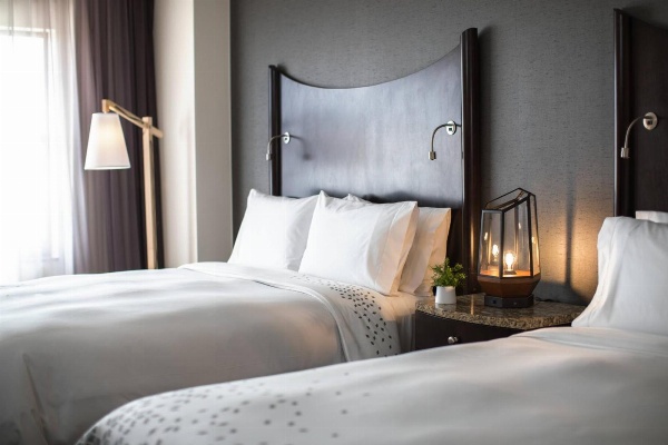 Renaissance by Marriott Raleigh North Hills Hotel image 6
