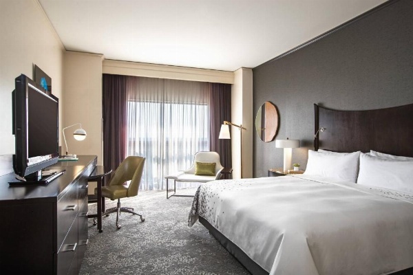 Renaissance by Marriott Raleigh North Hills Hotel image 9
